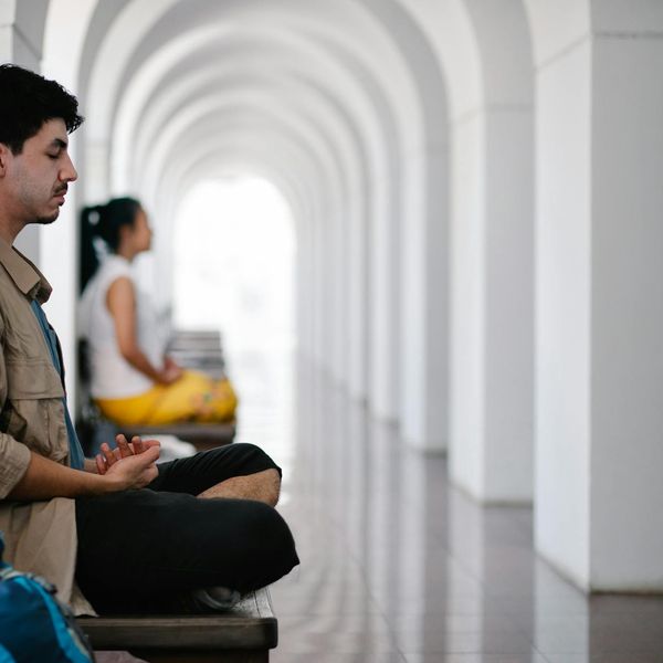 Woman with a calm and focused look, representing clarity.